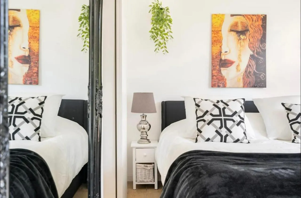 بيت ضيافة Suite Bastide Magdaleyna موجا