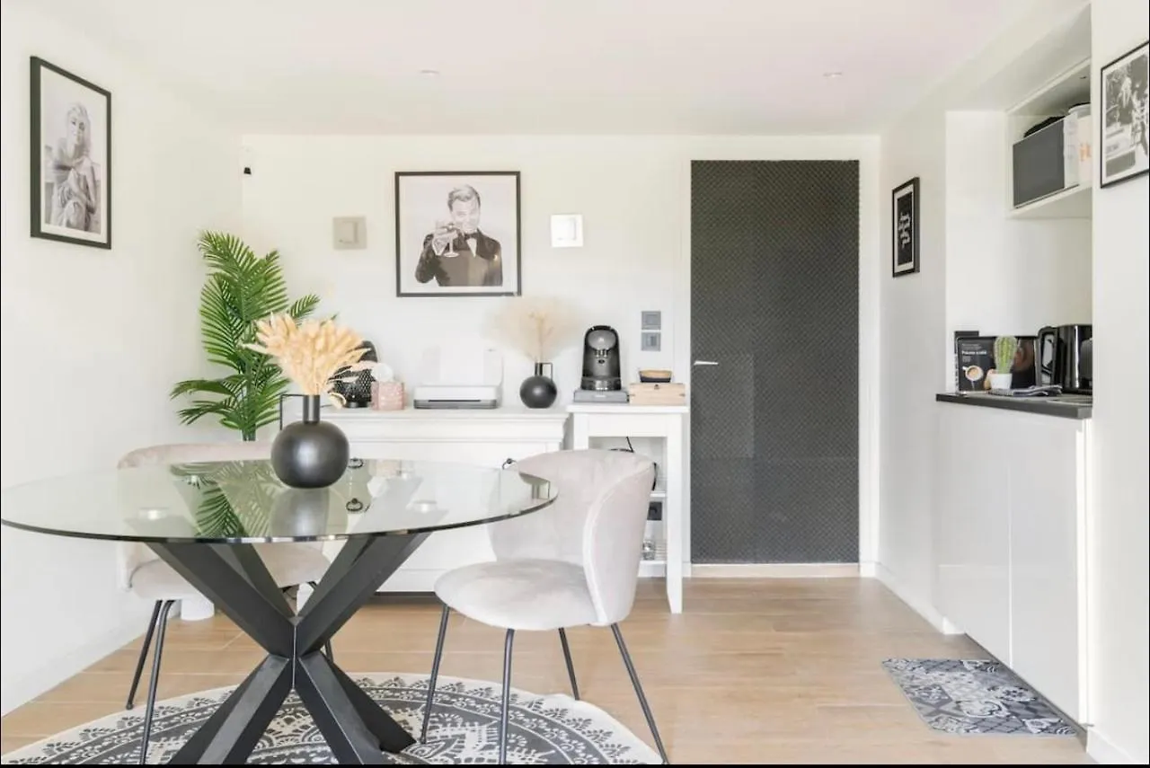 Suite Bastide Magdaleyna موجا بيت ضيافة