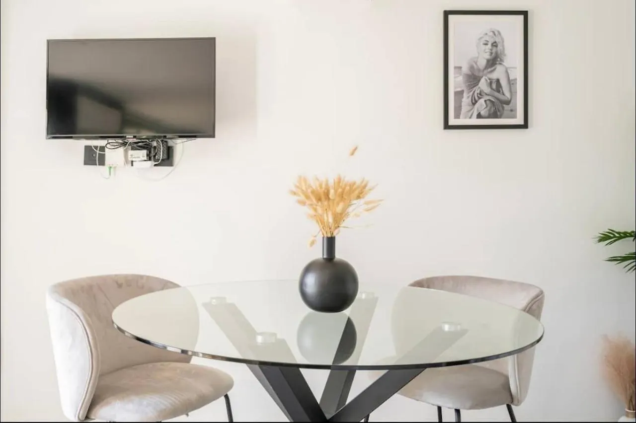 Suite Bastide Magdaleyna موجا بيت ضيافة