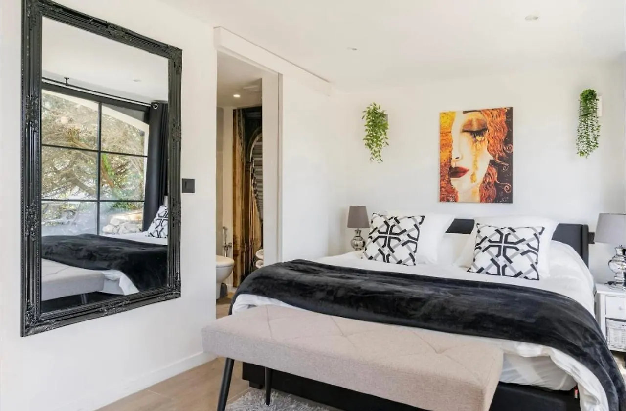 Suite Bastide Magdaleyna موجا بيت ضيافة